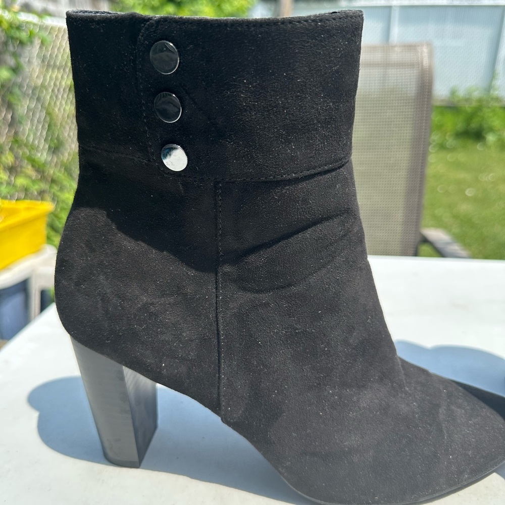 Jones New York Black Heeled Boots with Side Zipper